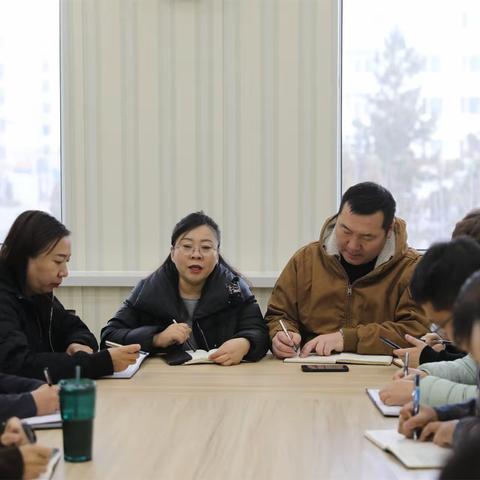 陈巴尔虎旗民族小学召开中层干部会议