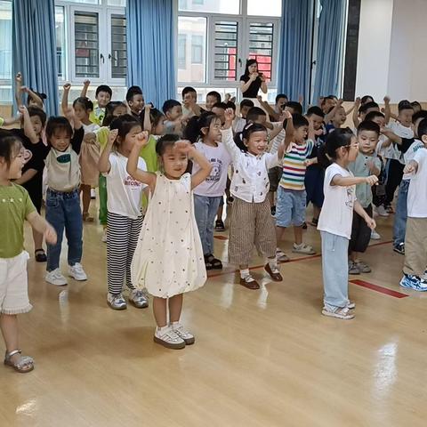 爱儿堡幼儿园精英一班小朋友快乐的幼儿园生活