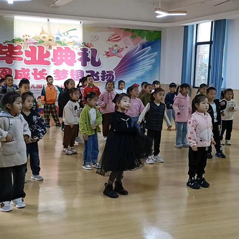 爱儿堡幼儿园精英一班小朋友快乐的幼儿园生活