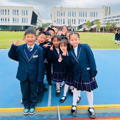 [丽水市文元学校(小学部)104班2021年第二学期班级风采——快乐童年，扬帆起航］