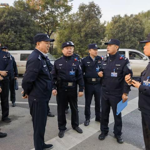 市纪委驻市局纪检监察组组长杜育峰对分局马拉松安保工作进行督导检查