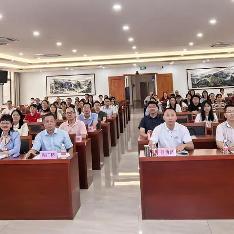 教研筑基新会地  论证领航教育舟