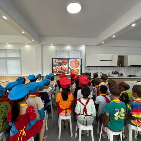 不负时光，“食”刻相伴——坊楼镇中心小学食育课程——《莲花血鸭》