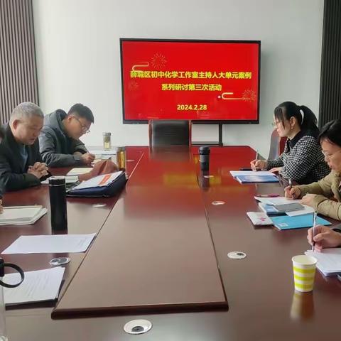 践行新课标，构建新课堂         凝心聚力共成长