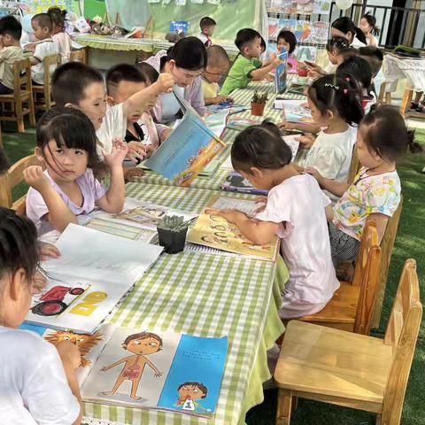 “阅读悦精彩”—佛罗镇中心幼儿园小三班阅读月系列活动