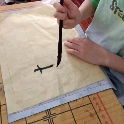 2024级1班第十二周六个一活动 劳动：系鞋带 运动：仰卧举腿 毛笔字：地球 卡通画：茄子 唱歌：娃哈哈 读古诗：忆江南