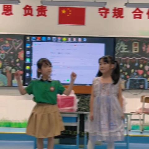 岑外·102班       小舞台 大梦想