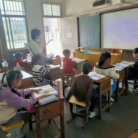 快乐小黄帽  安全伴我行  --  陈家寨小学《认识安全标志》安全主题教育活动