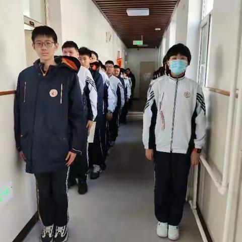 为中考保驾护航——南昌中学违禁品排查活动