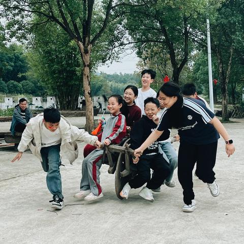 爱在秋天，乐在自由——荆公小学六（7）中队团建活动