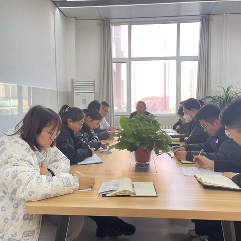 一支粉笔绘青春，一片丹心育新人——昌乐一中英才实验学校五六级部新入职教师期中工作交流会
