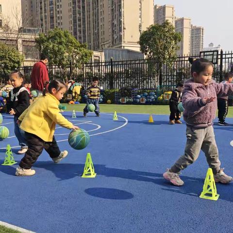 《春日童趣·成长日记》 ——江岸区实验星悦幼儿园中五班3月探秘之旅