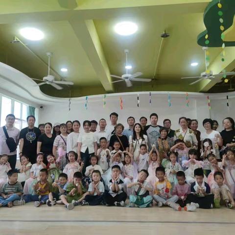 执扇摇夏，扇起童年万花筒 ——中五班五月生活碎片