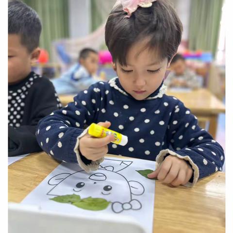 一抹秋色                  幼儿视角下的“秋日礼”