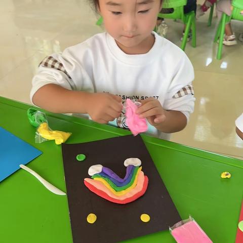 梁家小学幼儿园中一班——微笑彩虹🌈