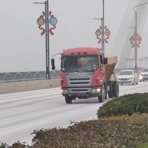 示范区城管局：迎“寒”而上战冰雪，以“动”治“冻”保畅通