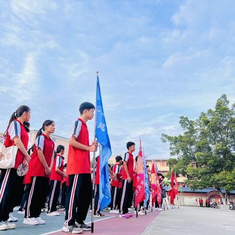 徒步远足，磨砺意志——淅川县第二小学六年级秋季远足励志活动