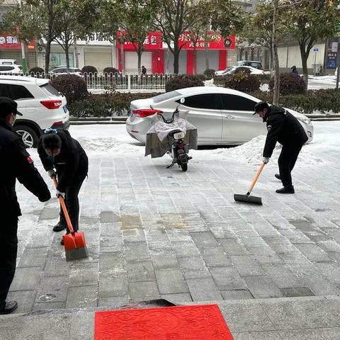 无惧风雪挺身行 暖心服务常相伴