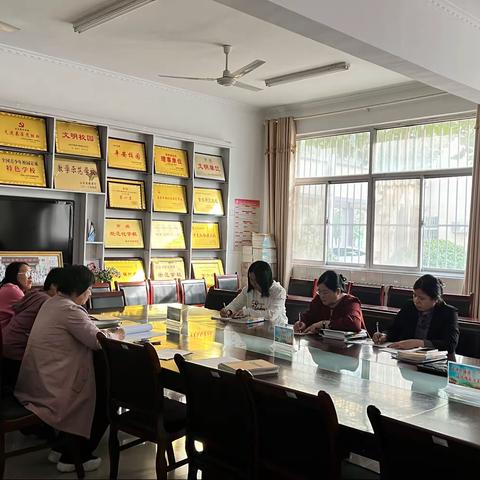 “教”无涯，“研”无尽——高语组十月份教研活动