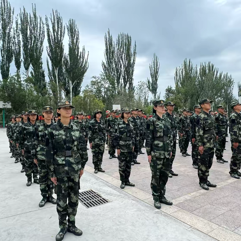 烈日下的蜕变，汗水中的成长——法律事务系2025级新生军训纪实