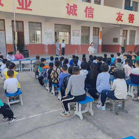 品优秀文化，诵经典诗文