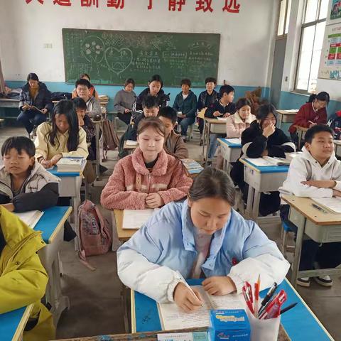 同伴学习，共筑课堂 前冯小学听课活动总结