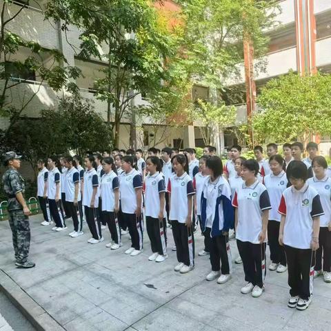开学第一课 军训燃壮志•青春正启航 ——长沙市周南秀峰学校C2304班军训纪实