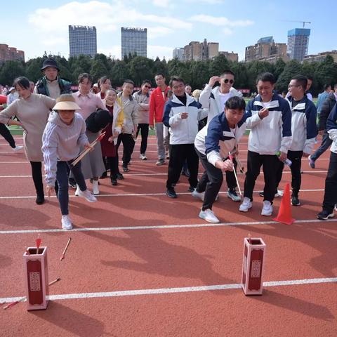 享趣味运动  做阳光教师 ——记云南师范大学“万名校长培训计划”第十期学员趣味运动会