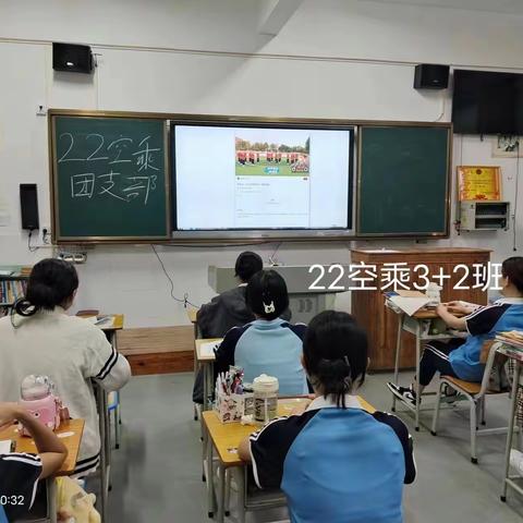 【旅游管理系】旅游管理系组织全员青年学生学习《安全教育宣传—戴头盔》主题教育