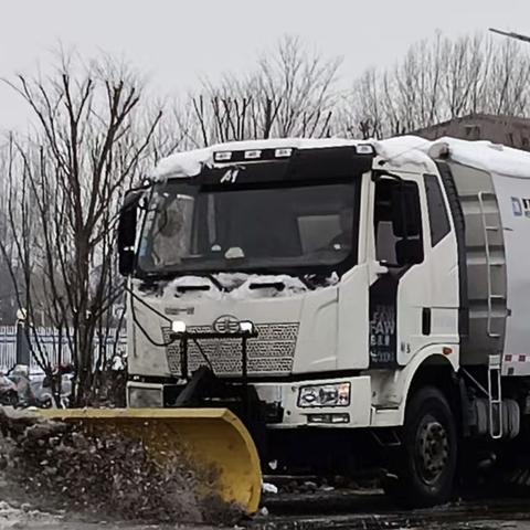 瑞德（新乡）路业有限公司原阳分公司组织清理道路积雪