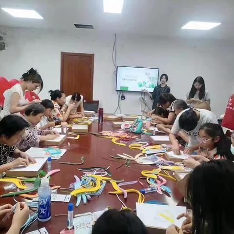 千佛山街道千佛山东路社区暑期科普文化活动“非遗衍纸进社区 ”