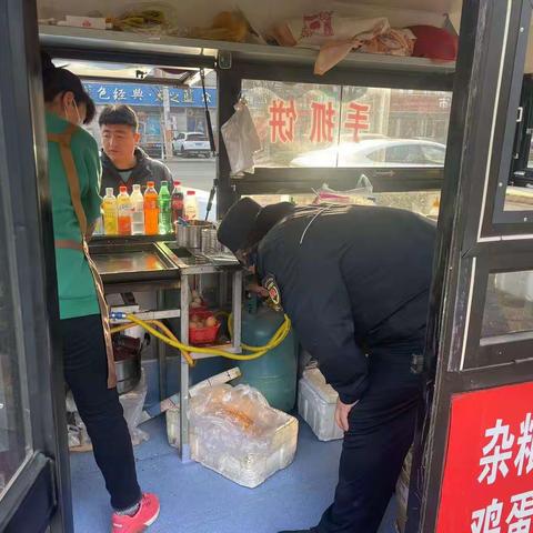 排查燃气隐患，安全警钟长鸣