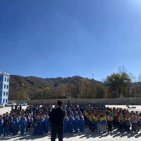 梁家寺东乡族学校初中部地震应急演练