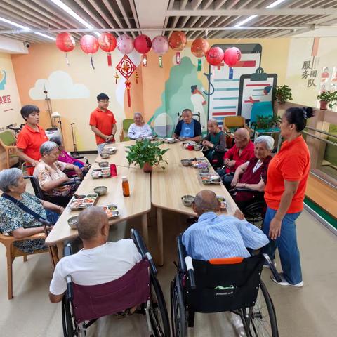 月满中秋暖夕阳，温情相伴共团圆