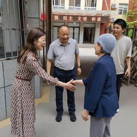 讲党史 颂党恩 共产党人永远年轻｜学习巷社区书记白秀兰为四十四中初二学生讲述基层故事