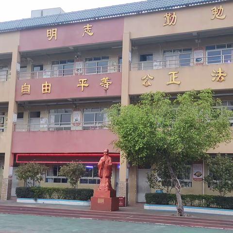 守望是一种幸福，志愿是一道风景     ——兴华小学“可亲可敬”的家长义工