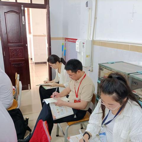 “教”以潜心，“研”以致远——琼海嘉积中学海桂学校实习英语老师汇报课活动