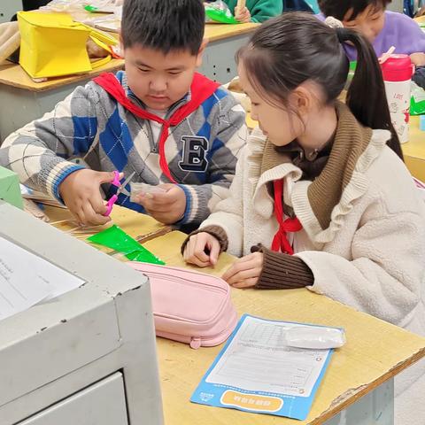 煤港路小学鲨鱼公园STEM主题课程四年级1班《桥梁工程师》剪影