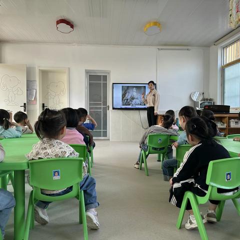 时逢霜降至，童趣满深秋——凤台县第六幼儿园“霜降”节气活动