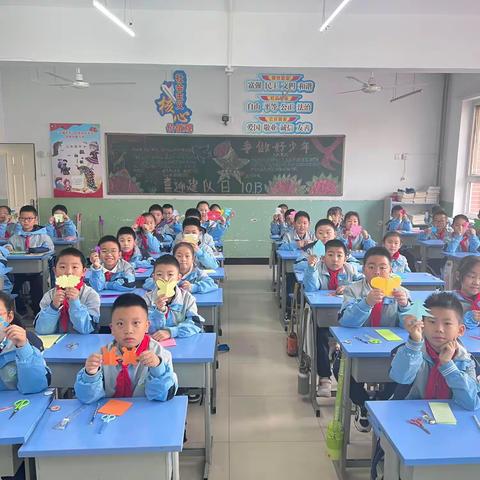 【桥东区回民小学·校园时讯】“双减”不减质，快乐学数学——桥东区回民小学三年级数学展示活动《有趣的剪纸》