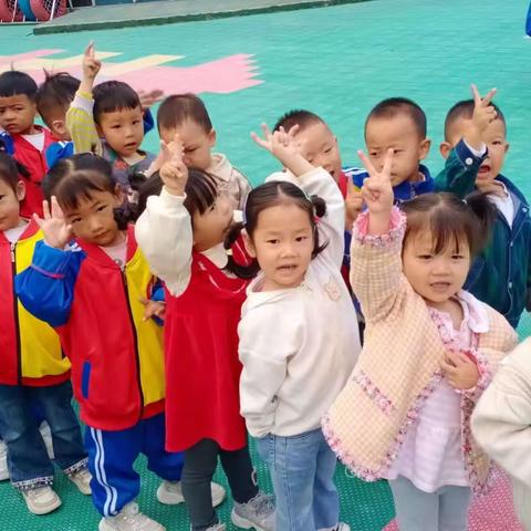 爱上幼儿园，快乐每一天         ——牂牁幼儿园小二班十月份美篇