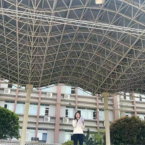 春风十里 “足”梦龙乡 ‍  ——行走中的大思政课堂