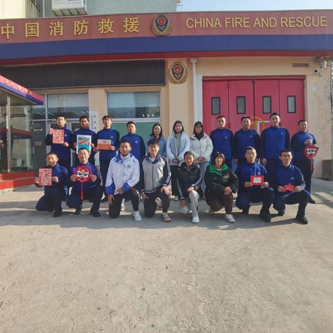 勇担“蓝焰”时代使命 筑牢学校安全防线  市北大队错埠岭消防救援站联合青岛市中心聋校开展主题党日消防队站开放活动