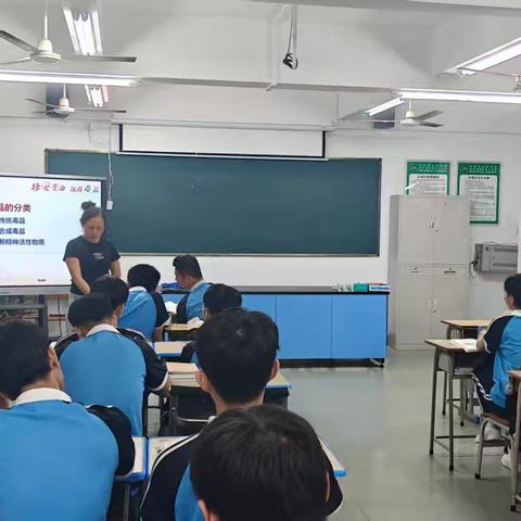 远离毒品，拥抱青春——海南省技师学院23环保2班“禁毒”主题班会纪实