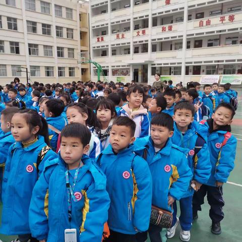 2023年11月17日，铜仁市第四小学一年级9班“走进海底世界，揭秘植物驿站”研学实践主题活动在九丰县举行