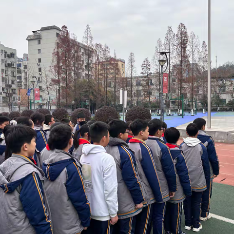 绳” 采飞扬，跃动童年 —— 六年级跳大绳活动精彩瞬间
