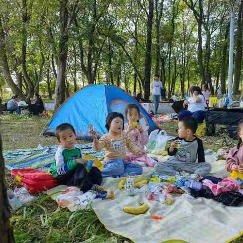 天乐幼儿园小一班1组户外游