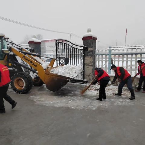 打扫积雪我们在行动
