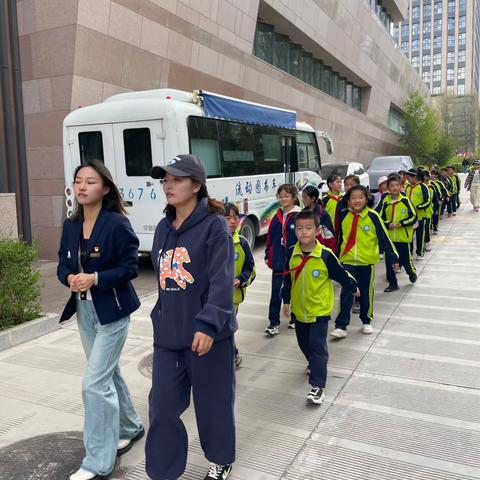 阅读润童心 同约“读书日”———城西区光华小学图书馆阅读活动