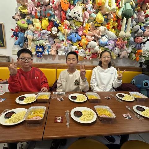 指尖上的麦香，汗水中的甘甜——当“小厨师”遇上“大披萨”，一场奇妙的美食之旅